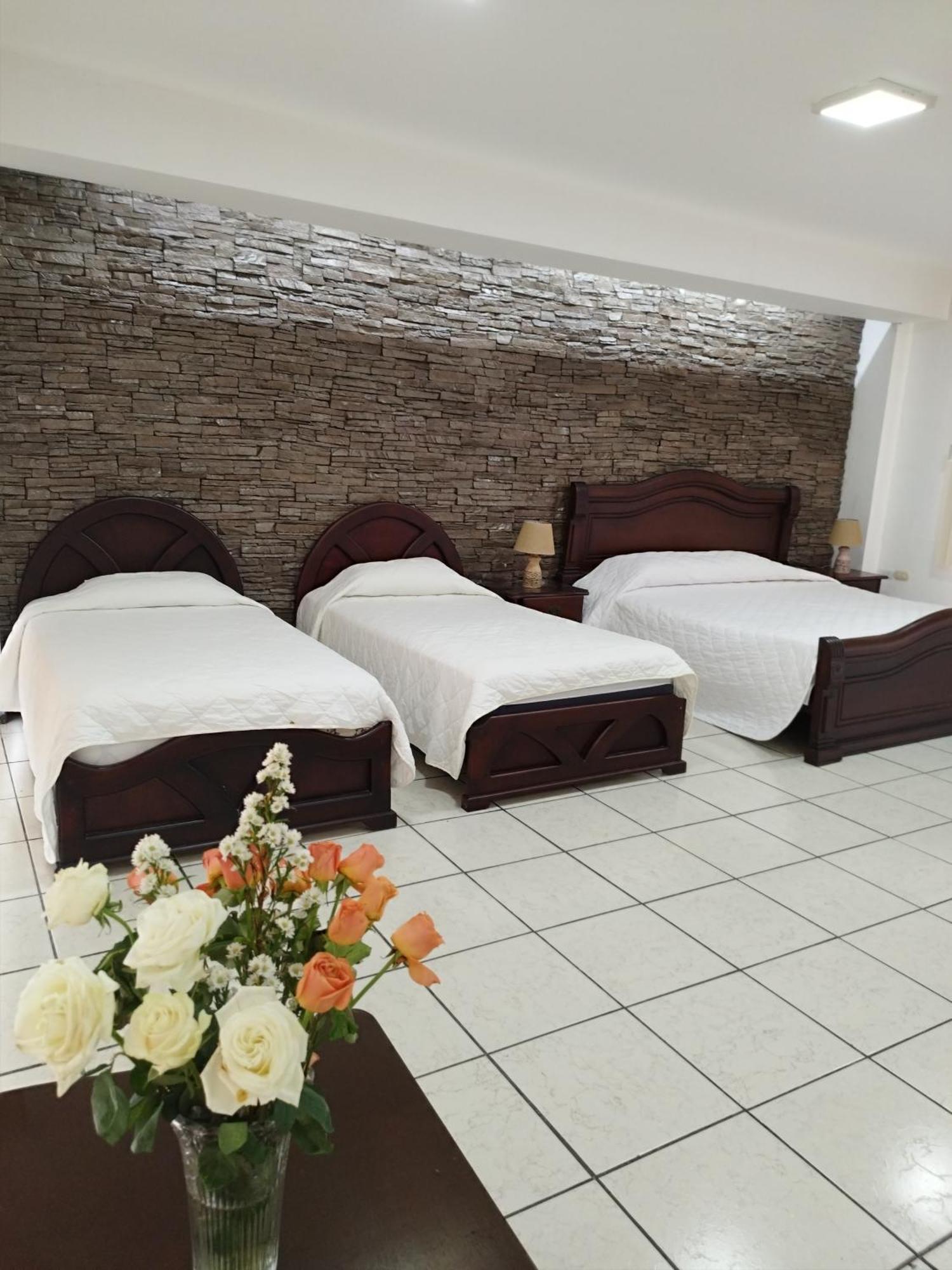Hotel Puerta Del Sol Santo Domingo de los Colorados Extérieur photo