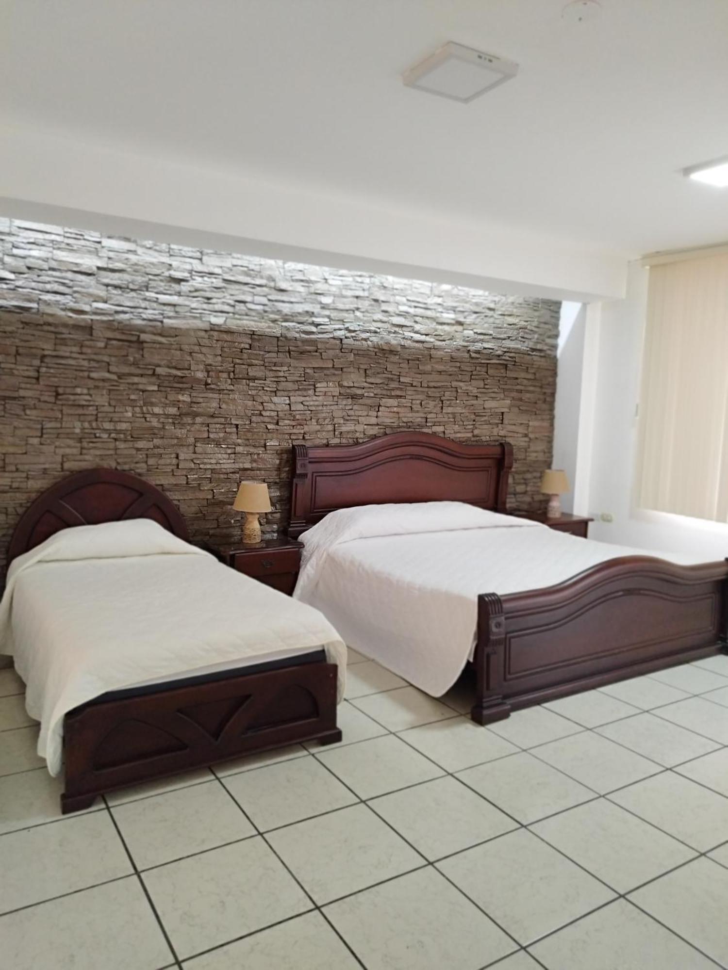 Hotel Puerta Del Sol Santo Domingo de los Colorados Extérieur photo