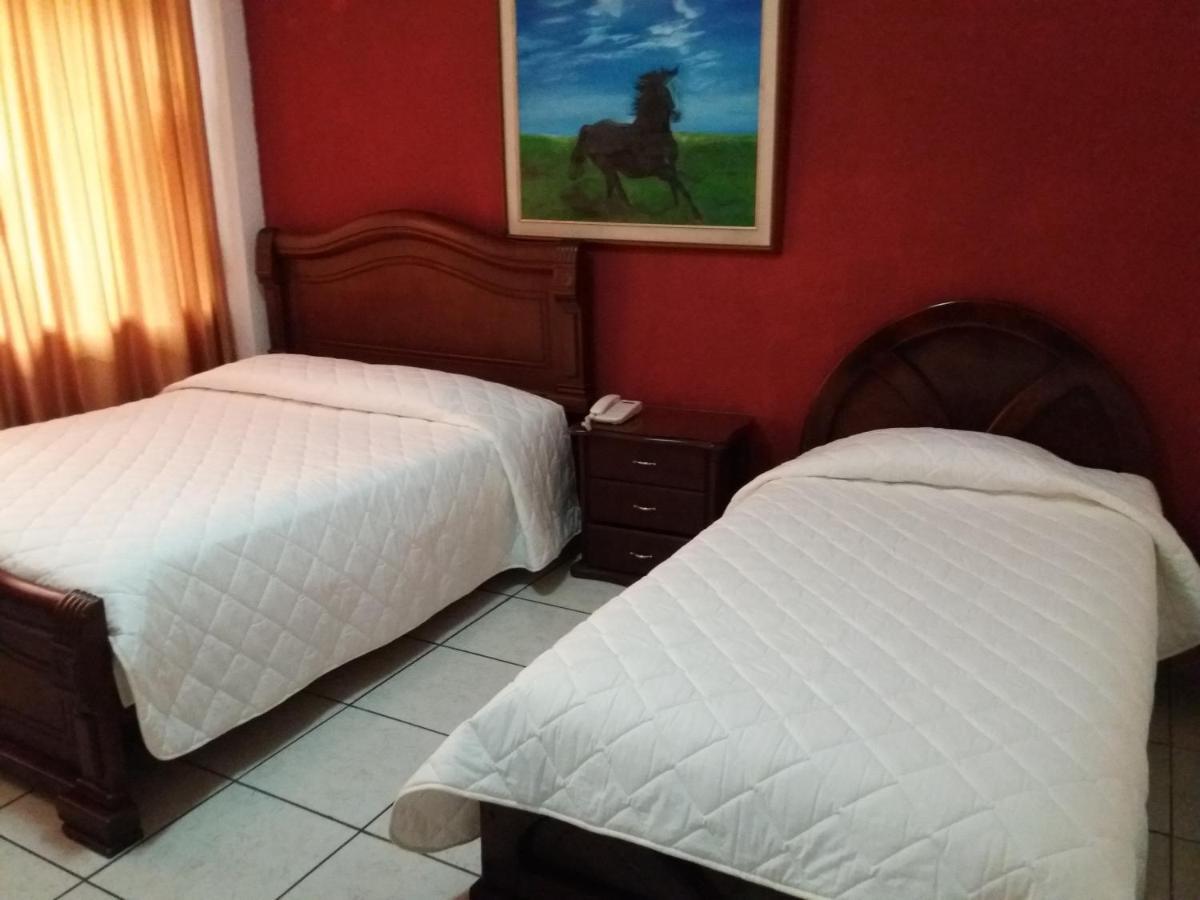 Hotel Puerta Del Sol Santo Domingo de los Colorados Extérieur photo