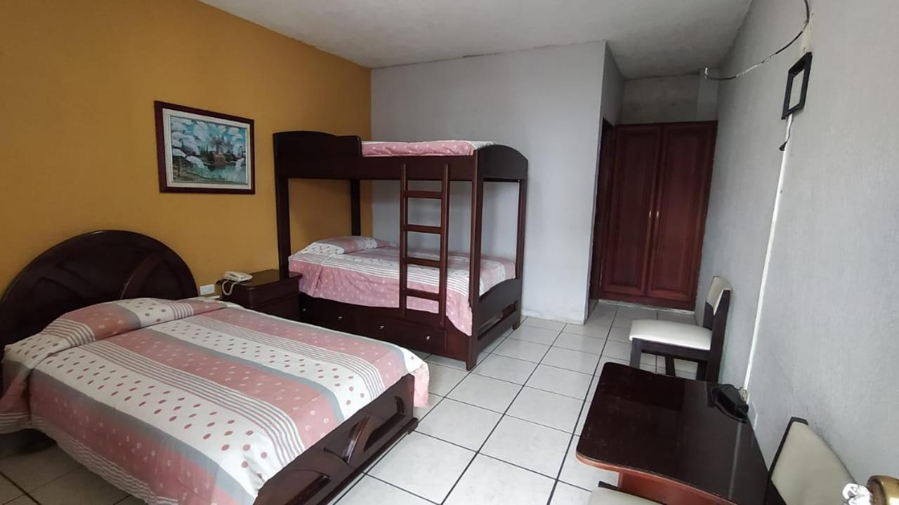 Hotel Puerta Del Sol Santo Domingo de los Colorados Extérieur photo