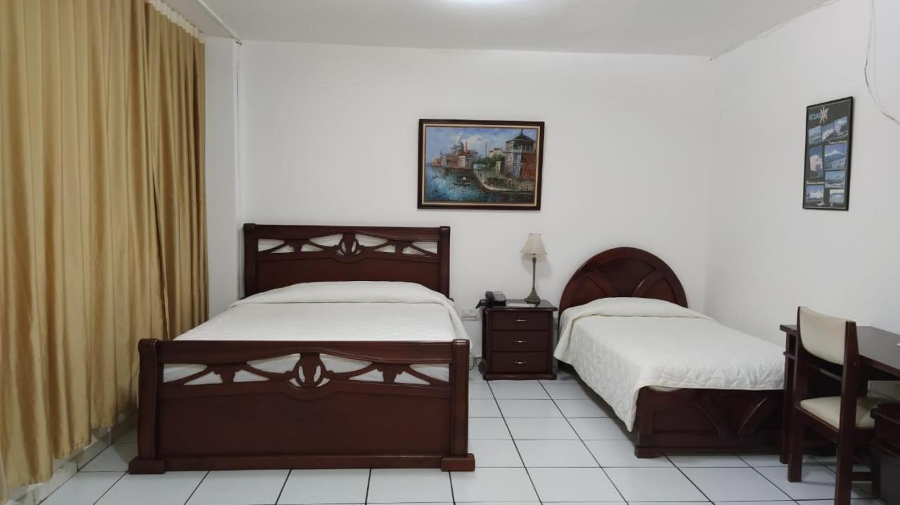 Hotel Puerta Del Sol Santo Domingo de los Colorados Extérieur photo
