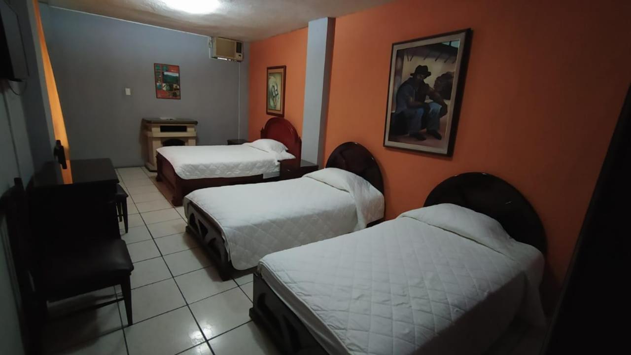 Hotel Puerta Del Sol Santo Domingo de los Colorados Extérieur photo
