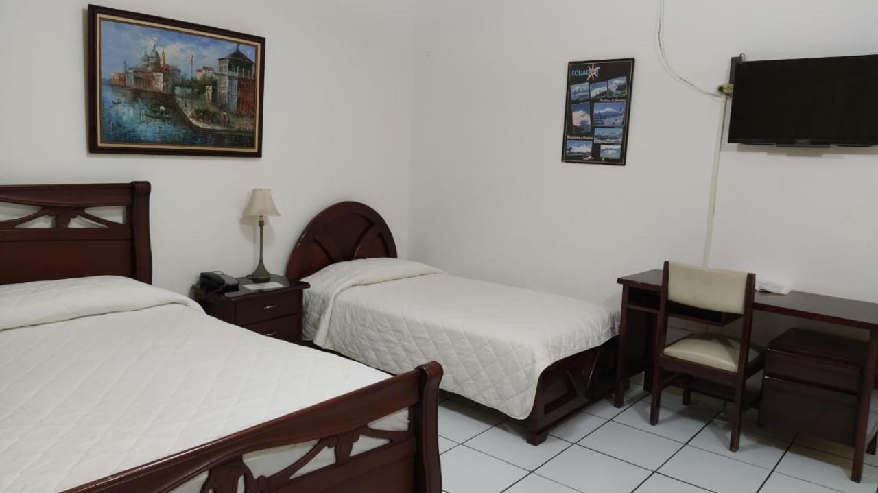 Hotel Puerta Del Sol Santo Domingo de los Colorados Extérieur photo