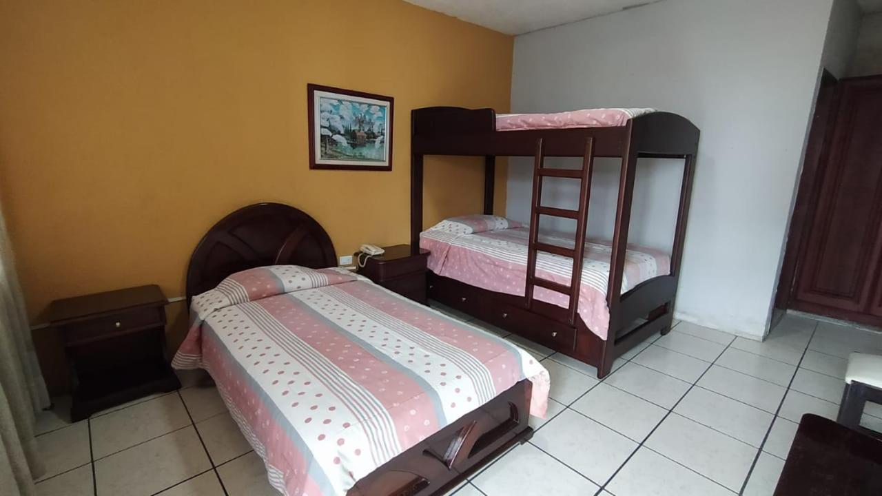 Hotel Puerta Del Sol Santo Domingo de los Colorados Extérieur photo